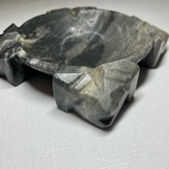Vintage HAND-CARVED ALABASTER Ashtray or trinket dish
Aztec or Mayan Designs - Picture 6 of 6